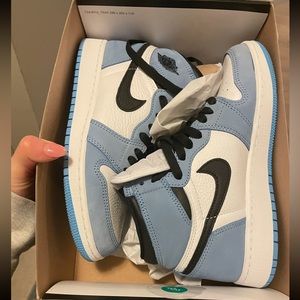 Jordan 1 Retro High OG
University Blue (GS) 6Y